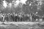 Furuviksparken invigdes pingstdagen 1936.

Folkdanslaget Furuviks Ungdomslag och Barnkabarén blev Furuviksbarnen