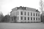 Skolhus
Kastet Folkskolan

Maj 1942