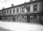 Jacob Wennberg AB
Järnhandel med bosättningsavdelning
Nygatan 41 / Hattmakargatan

December 1937