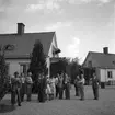 Bostadskongress. 9 augusti 1945. Ericssonska stiftelsen byggdes på 1920-och 1930-talet mellan Floragatan och Banérgatan som bostäder för äldre utan egna medel. Joh. och Elisabeth Ericssons donationsfond grundades genom testamente av grosshandlaren Emil Ericsson till minne av hans föräldrar. 24 lägenheter i fyra envånings-hus av trä invigdes, april 1928. Huvudbyggnaden i två våningar och två envåningshus av sten invigdes 1934 och anläggningen, ritad av Gunnar Wetterling. Samman-lagt 68 lägenheter med ett rum och kök, en samlingsal och vaktmästarbostad. Stiftelsens byggnader övergick 1981 i Gavlegårdarnas ägo. De har på senare tid använts som studentbostäder efter ombyggnad och restaurering. Envåningslängorna har byggts om till större hyres-lägenheter.