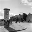 Svenska Pressbyråns annonspelare. Korsningen Gustavsgatan och Brunnsgatan. September 1945.