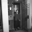 Hisspojke på Murénska badhuset. Februari 1945. Reportage för Arbetarbladet.