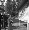 SEEFAB Sandviken 1895-1945 firar 50-års jubileum med middag. Juni 1945. SEE Fabriks Aktiebolag tillverkar olika slags stålrör. SEEFAB upptog bågtillverkning och fortsatte med stålrörspilar. Jämsides med dessa sportartiklar framställer fabriken hoppstavar, hoppribbor, spjut, flugspön, golfklubbor och hästpoloklubbor alla av välkänd kvalitet och väl lämpade för export. År 1945 har SEEFAB cirka 700 anställda.