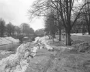 Gävle Stads Gatukontor. Snötippar vid Fjärran Höjder, Brynäsberget, Gavleån och Nya Begravningsplatsen.
(som blev Nya Kyrkogården och nu Skogskyrkogården). 27 februari 1953.