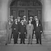 Studentjubileum. Grupp tagen på Högre Allmänna Läroverkets trappa. 30 maj 1954.