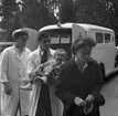 Olyckshändelse gosse fastklämd i hiss. 23 juli 1954.
