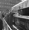 Engwall & Co. 16 maj 1956.                               Gevalia på busstorget, kaffeservering.