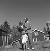 Man. kvinna och barn. Reportage från Bönan. År 1948. Reportage för Afton-Tidningen. Beställt av fru Wesslén, Bönan.