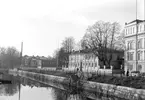 Utsikt från Kungsbron mot Norra Strandgatan med bl.a. Berggrenskagården. 30 oktober 1948. Byggnadsnämnden genom arkitekt Lefvert.