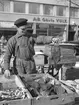 Fiskhandel på Stortorget. Den 10 april 1943