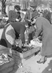 Fiskhandel på Stortorget. Den 10 april 1943
