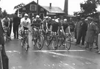 År 1938. Cykeltävlingen Gestrikland Runt. Reportage för Gefle Dagblad