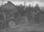 År 1938. Bilolycka vid Tolvfors. Reportage för Gefle Dagblad