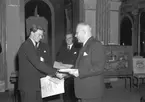 Gävle Hantverksförenings medaljutdelning på Stadshuset vid gesällutnämning. 10 december 1948. Reportage för Norrlands-Posten.