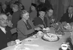Pensionärerna på fest i Folkets Hus. 15 mars 1949. Reportage för Arbetarbladet.