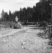 Gefle Dagblads reportage från vägbyggen och parkanläggningar. Juli 1950.