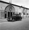Personbil Volvo PV 444. Reg X11800. Bilden tagen utanför Strömvallen Kungsbäcksvägen Gävle i maj 1947.