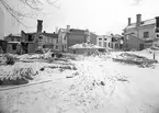 Kvarteret Hantverkaren under rivning, Lotsgränd, Timmermansgatan, Timmermansgränd och Södra Kungsgatan. 7 mars 1955