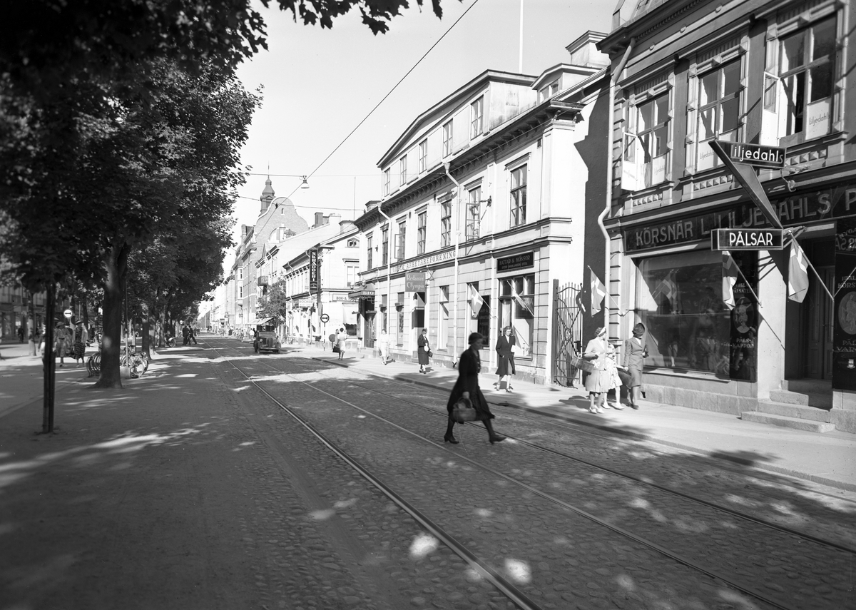 Nygatan. Restaurang Olympia, Gefle Arbetarförening och Liljedahls Pälsaffär
