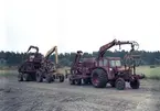 Traktor med hydrallyft. Korsnäs AB. Den 31 augusti 1962.