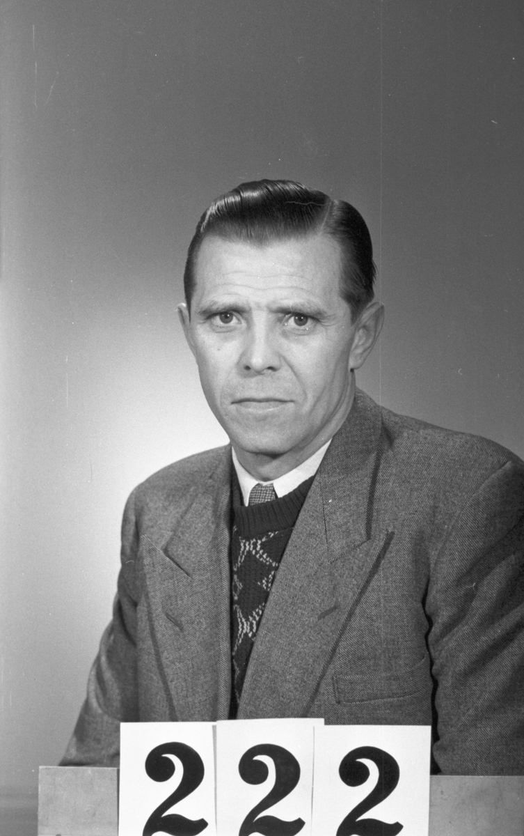 Jonas Einar Dahlberg. Sulfitkokare. Karskärindustrierna. Industrierna och Samhället. "Profiler i Korsnäs". Ett porträttgalleri över anställda i Korsnäs Aktiebolag med dotterbolag. Sammanställt i anledning av bolagets 100-årsjubileum 1955.