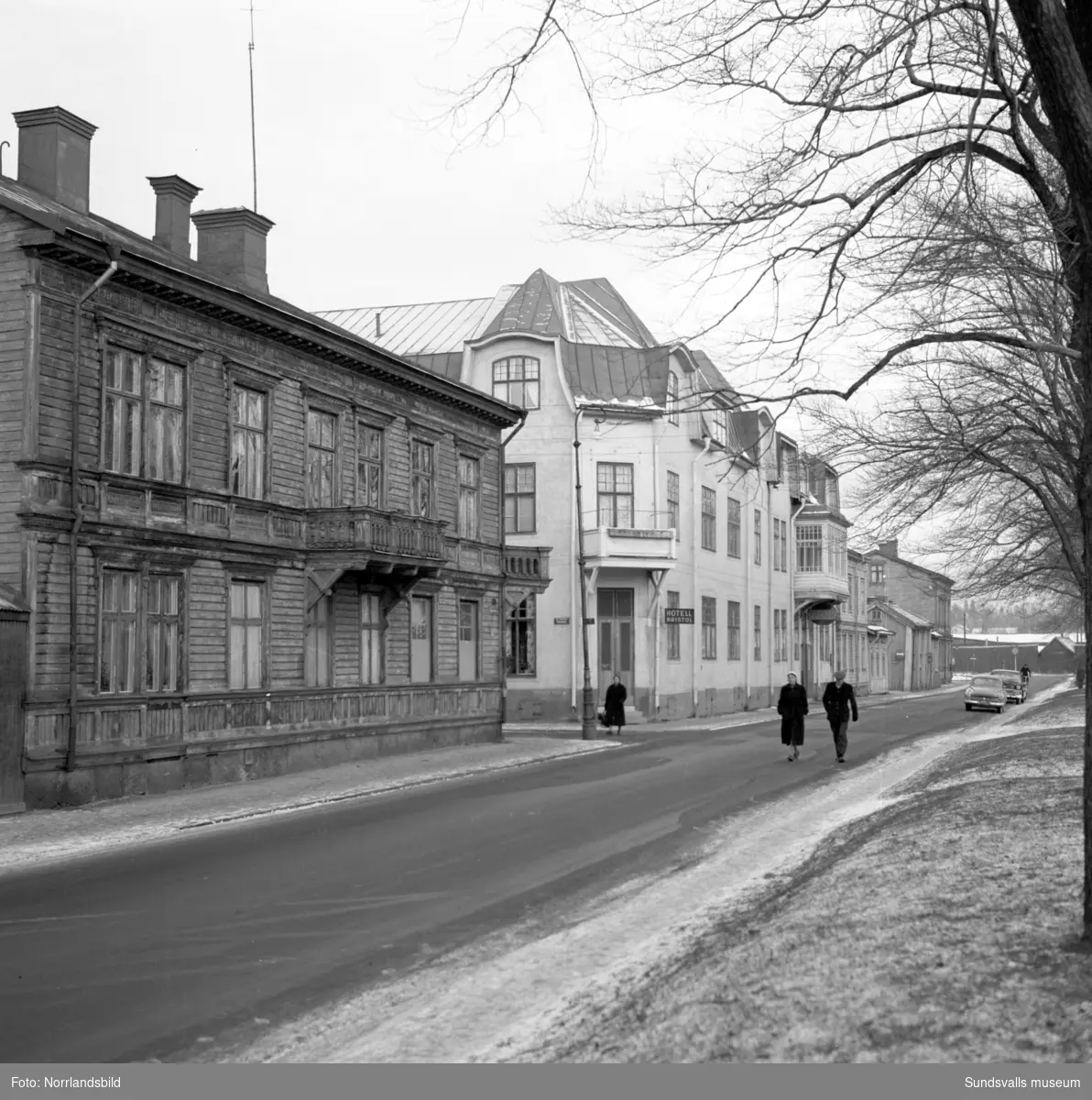 Norrmalm innan saneringen. Skepparegatan 7 i korsningen med dåvarande Vattugatan. I huset fanns under en period Palms konditori.