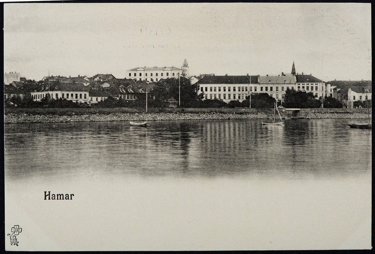 Postkort, Hamar, Hamarbukta, Strandgateparken, jernbanefylling, mjøsbåter, småbåter, jakt, robåt, seilbåt. 