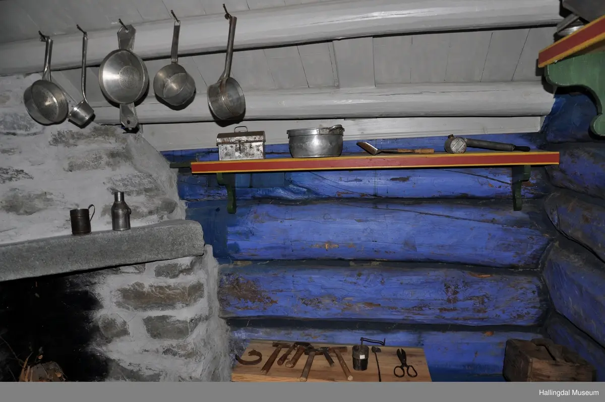Blekkenslagerverksted fra Skomakarmoen i Granhagen på Ål Bygdamuseum, Leksvol