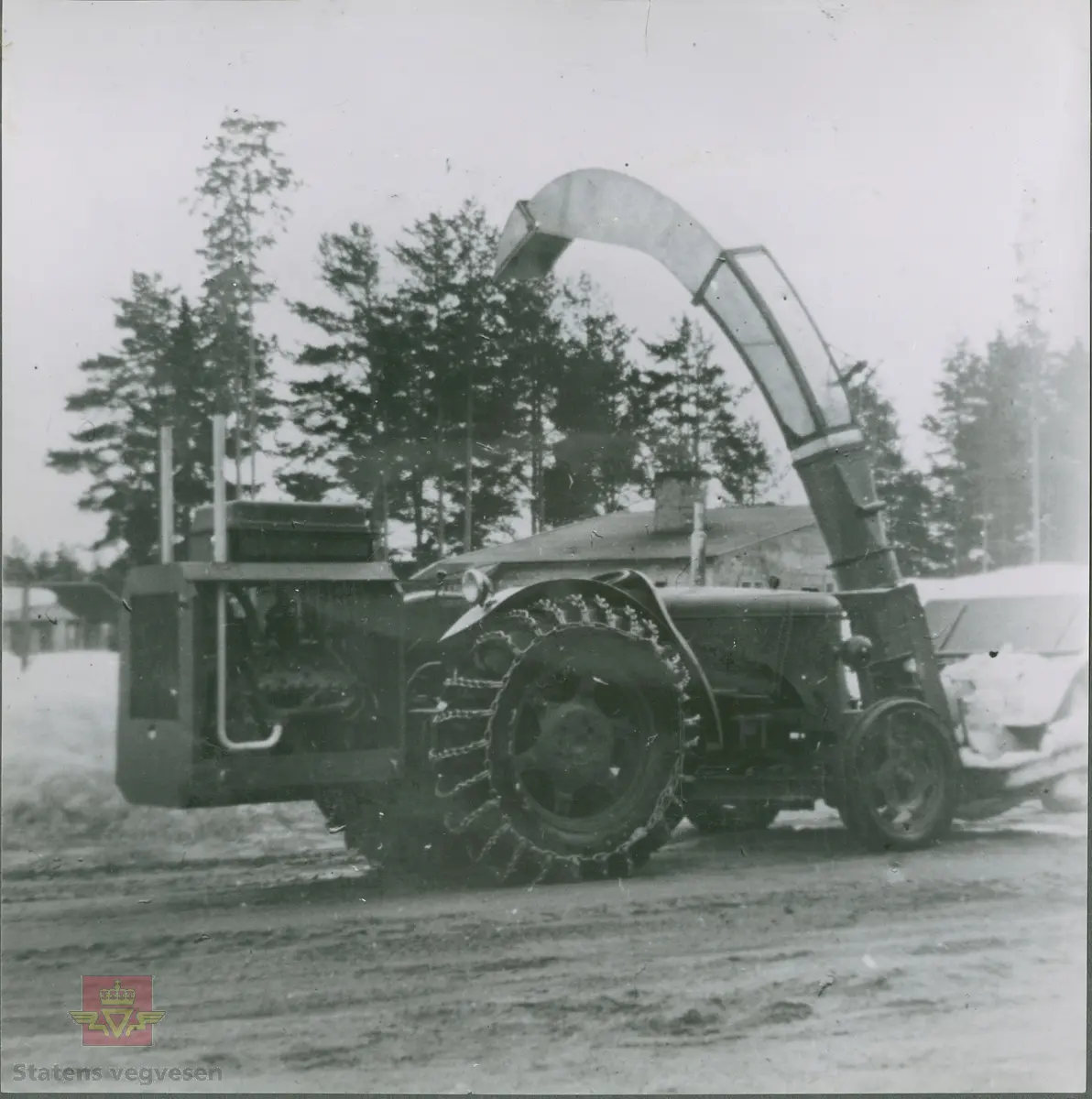 Bilde 1) David Brown cropmaster traktor med bakmontert 8 cylindret fresemotor og frontmontert freseaggregat. Bilde med mange detaljer.
Klikk på pilen for flere bilder. Se relaterte objekter med informasjon lenger ned på siden. 

Bilde 2)  NVM 00-F-34396 
Bilde 3)  NVM 00-F-34397 
Bilde 4)  NVM 00-F-34403
Bilde 5)  NVM 00-F-34405