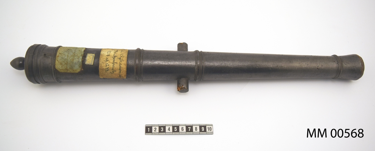 Eldrör sjökanon av Titl Reichenbach, år 1708 - 1733. Modell av trä.