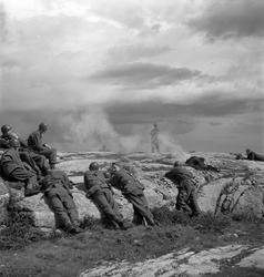 Soldater ur kustartilleriet vilar under en övning i Stockhol