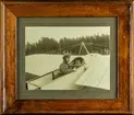 Porträtt. Löjtnant Carl Silow sitter i flygplan Blériot XI vid Carl Cederströms flygskola på Malmen, 1912. Inramat foto.