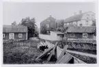 Omkring 1890. Längst till vänster rivet. Det stora vita huset tillhörde kapten Per Petersson, en riktig sjörövartyp (Oscar Hullgrens berättelse om honom).