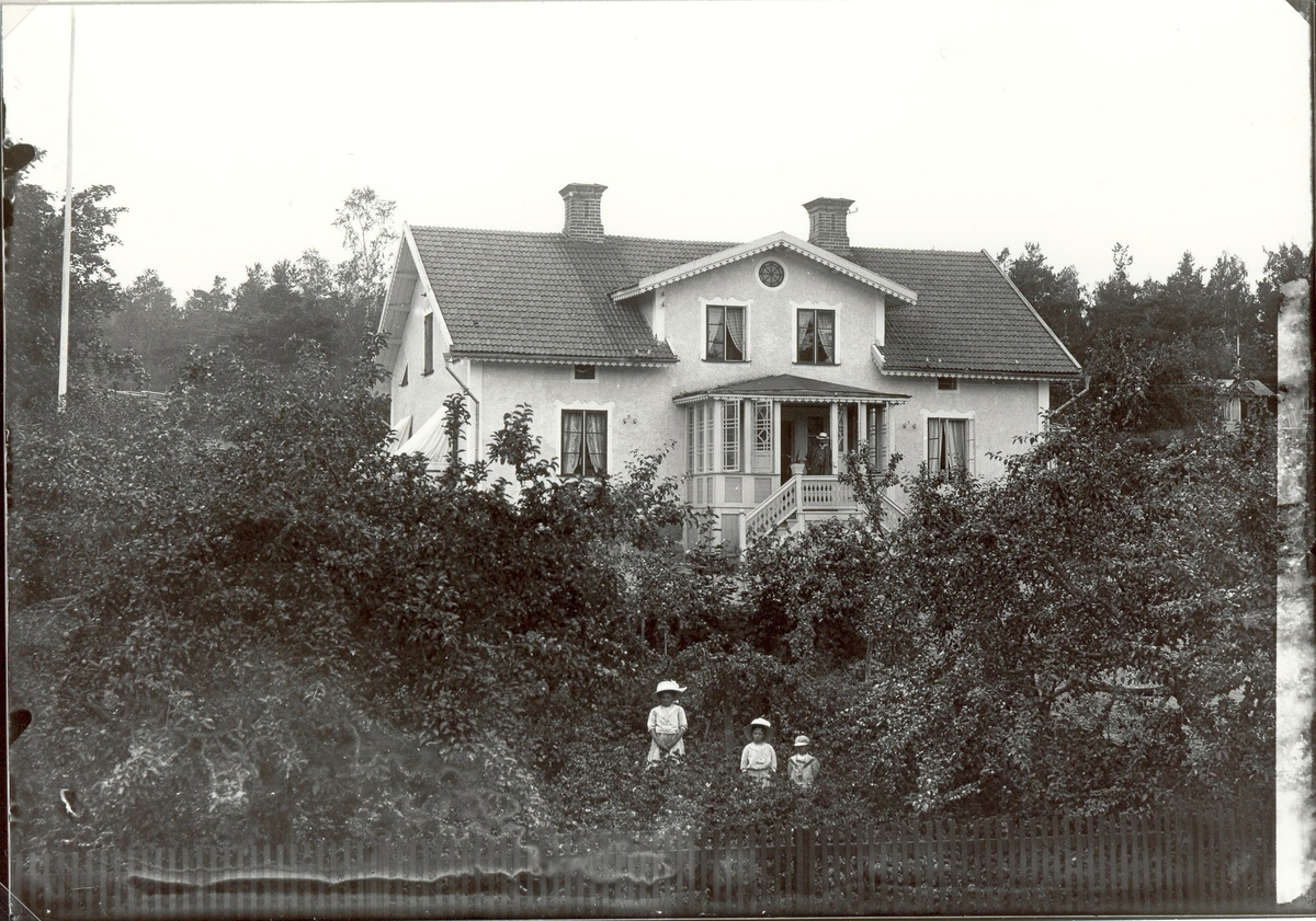 Fastigheten Solbacken i Mörtfors där provinsialläkare Karl Emil Wykman bodde fram till 1917.