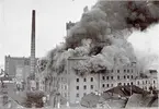 Bild när Ångkvarnen stod i brand den 6 juli 1935.