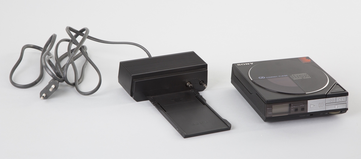 16-bits CD-spiller i sort plastkabinett med ekstern strømforsyning.