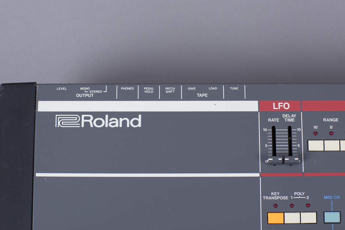 Hybrid polyfon synthesizer med analoge funksjoner og MIDI. Seks stemmer kan spilles av samtidig, 61 tangenter. 1 DCO (digitally controlled oscillator) pr stemme. Innebygd chorus.