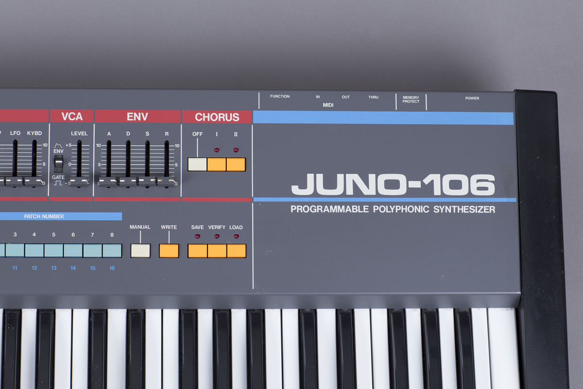 Hybrid polyfon synthesizer med analoge funksjoner og MIDI. Seks stemmer kan spilles av samtidig, 61 tangenter. 1 DCO (digitally controlled oscillator) pr stemme. Innebygd chorus.