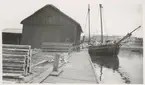 Det så kallade Barkhuset i Oskarshamn, som revs 1934.