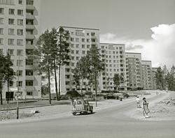 Vy över hyreshus i hörnet Glanshammarsgatan, Skyllbergsgatan