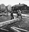 Bild tagen i samband med arbetet att uppföra Gävle Museum åren 1938-40. I bakgrunden syns Grand Hotell på andra sidan Gavleån.