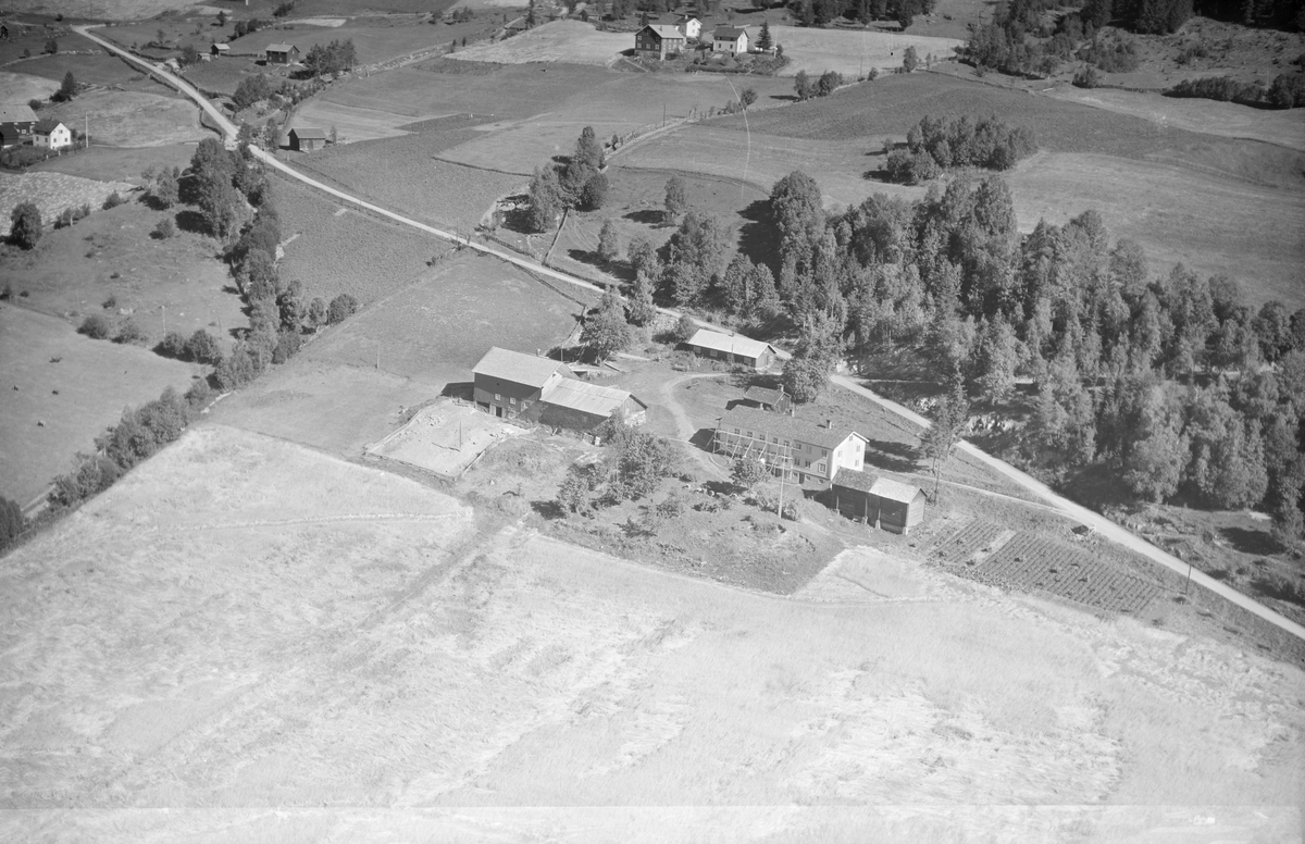 Nordrum gård, Øverbygda, Østre Gausdal, åkrer, slåttemark, veier