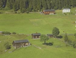 Østre Gausdal. I forgrunnen Sørhagen med gamle hus. Hagen sm
