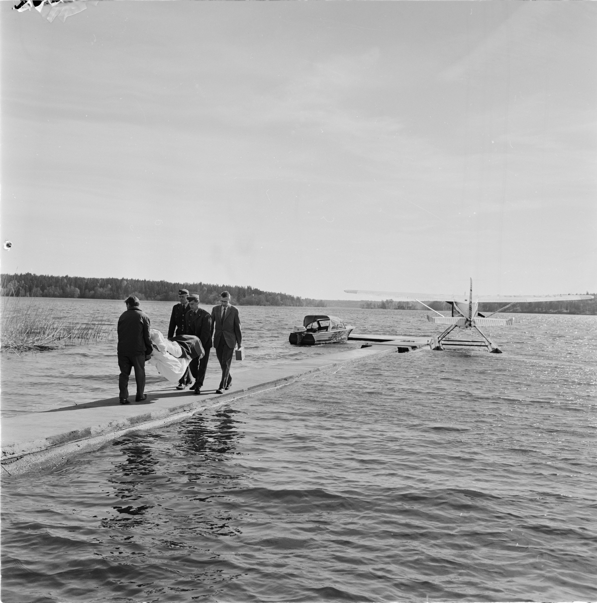 "Räddningskåren - hjärtsjuk flögs till Uppsala", Uppland 1963