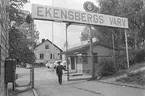 Ekensbergs varv 1970. Ingången vid Ekensbergsvägen, i bakgrunden smedjan.