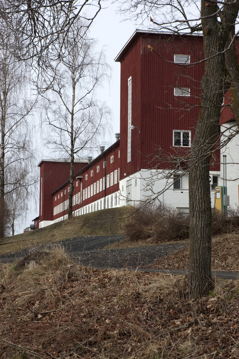 Hovelsrud, Helgøya, Ringsaker. Låve. Fotografert for Ringsakboka VI, utgitt 2006.