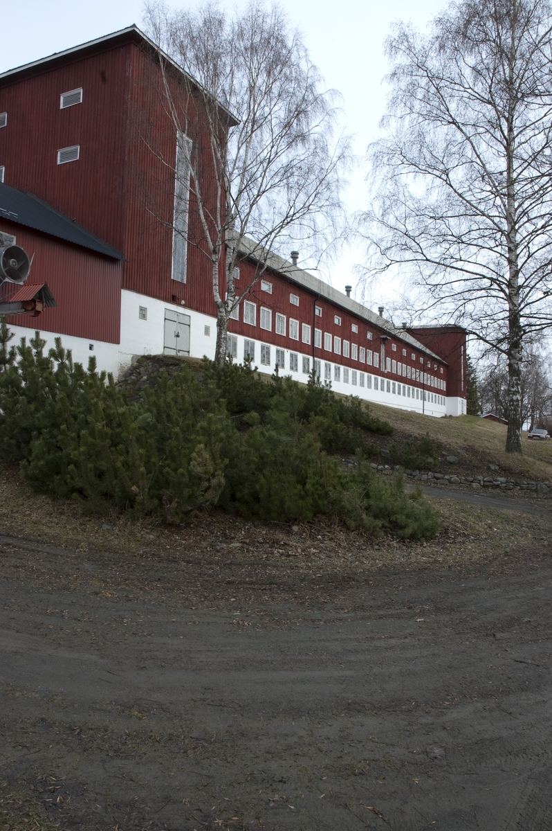 Hovelsrud, Helgøya, Ringsaker. Fotografert for Ringsakboka VI, utgitt 2006.