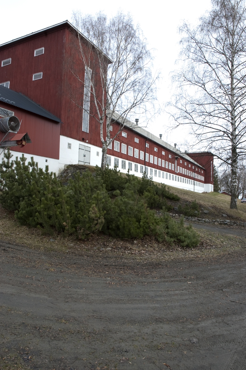 Hovelsrud, Helgøya, Ringsaker. Fotografert for Ringsakboka VI, utgitt 2006.
