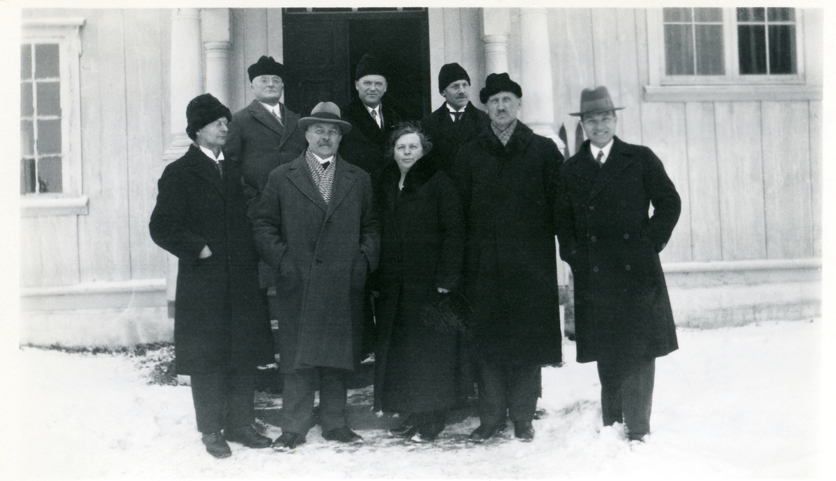 Gruppefoto av deltakarar på eit skolemøte i Hundorp, 1933.