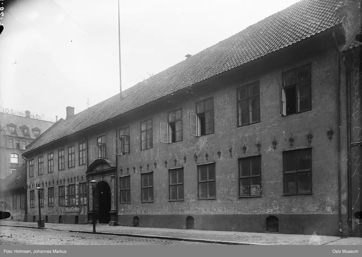 Stiftsgården, gatebelysning